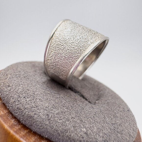 VTG Solid Sterling Silver 925 Rough Textured Tapered Band Ring Size 8 - Picture 3 of 9